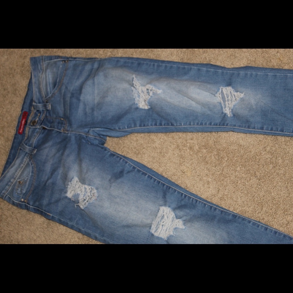 YMI light wash distressed jeans size :7